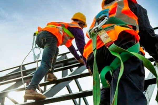 Línea de vida con absorbedor de energía
